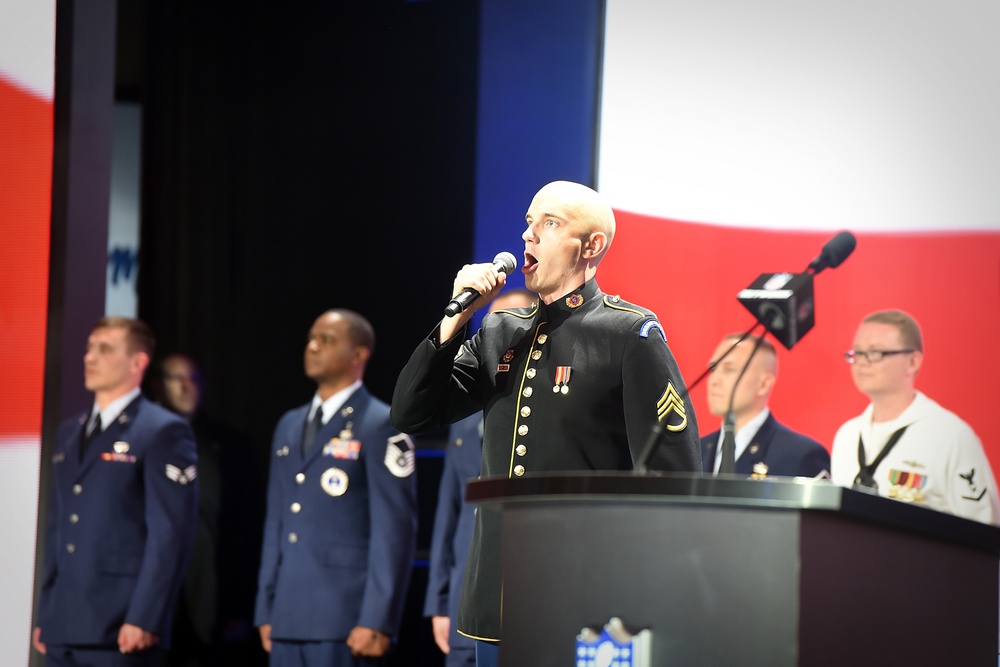 US Army Field Band sings National Anthem at NFL Draft in Chicago