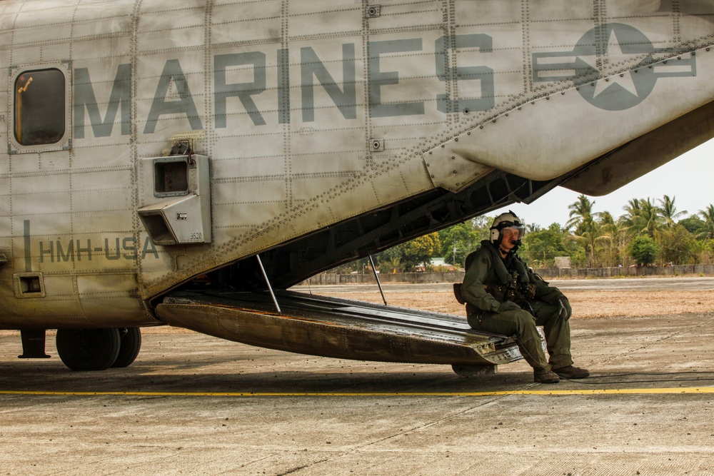 CH-53E Super Stallions refuel and retrieve members of JRRF during Balikatan 2016