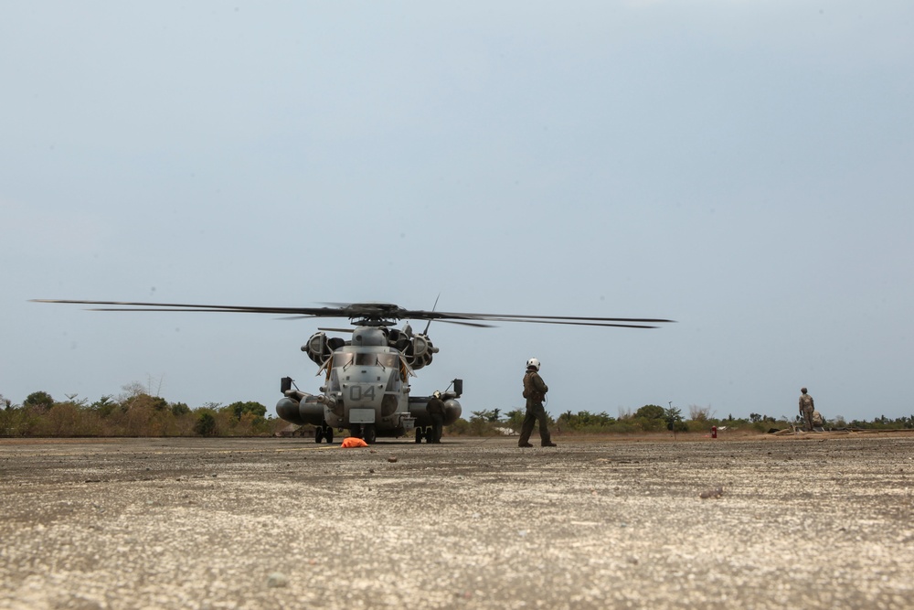 CH-53E Super Stallions refuel and retrieve members of JRRF during Balikatan 2016