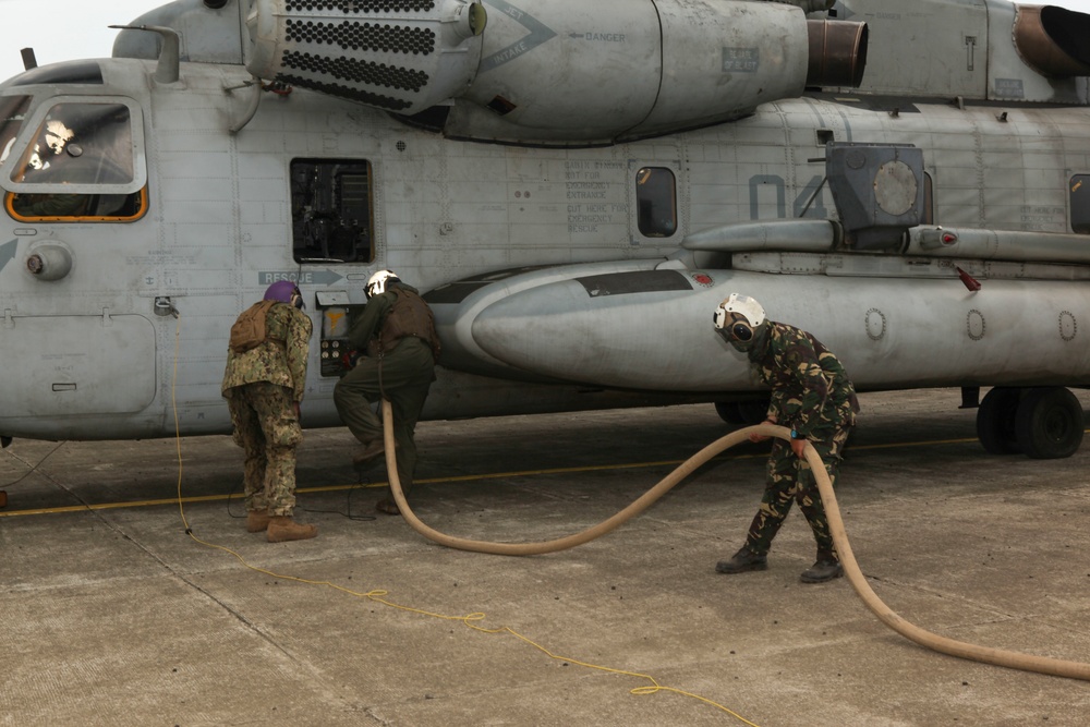 CH-53E Super Stallions refuel and retrieve members of JRRF during Balikatan 2016