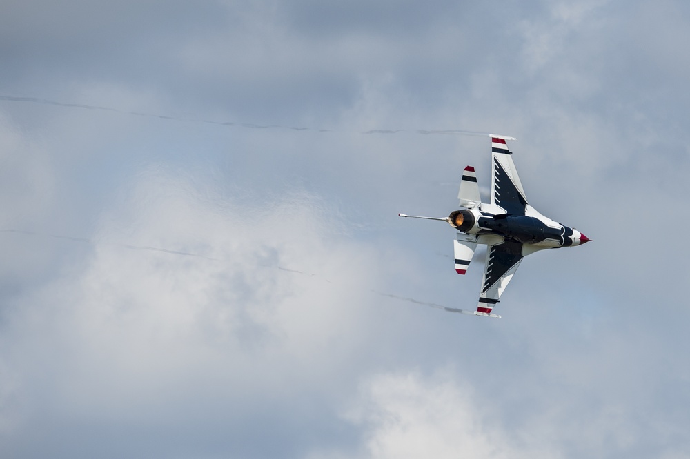 Thunderbirds perform at the Defenders of Liberty Barksdale Air Show