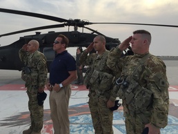 Schwarzenegger tours Army green energy in Kuwait