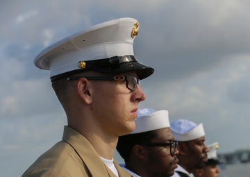 Man the Rails; Marines and Sailors arrive in Ft. Lauderdale