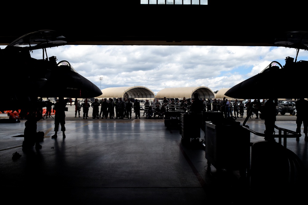Maintenance Airmen compete in Load Crew of the Quarter
