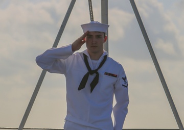 Man the Rails; Marines and Sailors arrive in Ft. Lauderdale