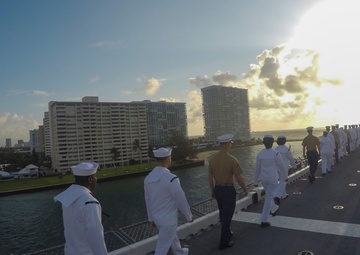 Man the Rails; Marines and Sailors arrive in Ft. Lauderdale
