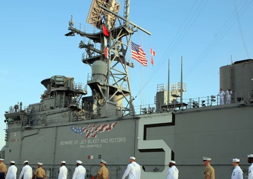Man the Rails; Marines and Sailors arrive in Ft. Lauderdale