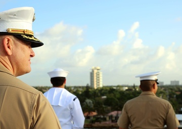 Man the Rails; Marines and Sailors arrive in Ft. Lauderdale