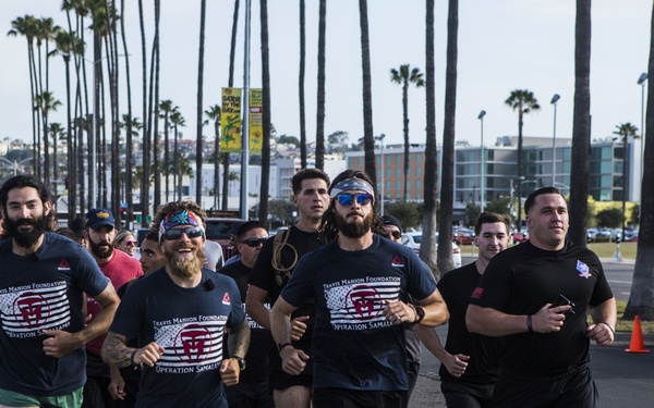 Recon Marines finish 1,500 mile run with veterans to honor hero