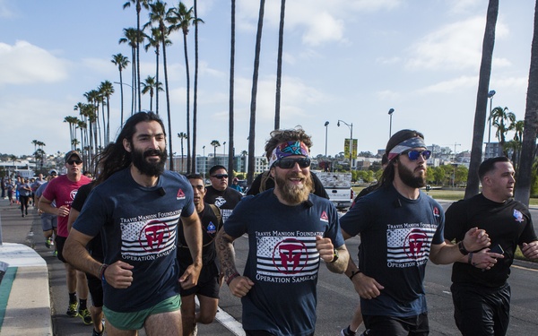 Recon Marines finish 1,500 mile run with veterans to honor hero