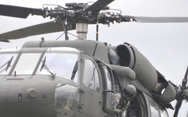 Black Hawks lift artillery