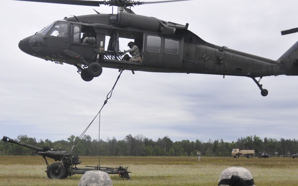 Black Hawks lift artillery