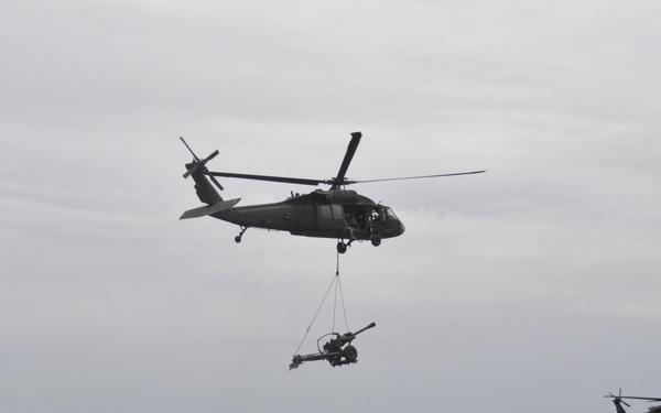 Black Hawks lift artillery