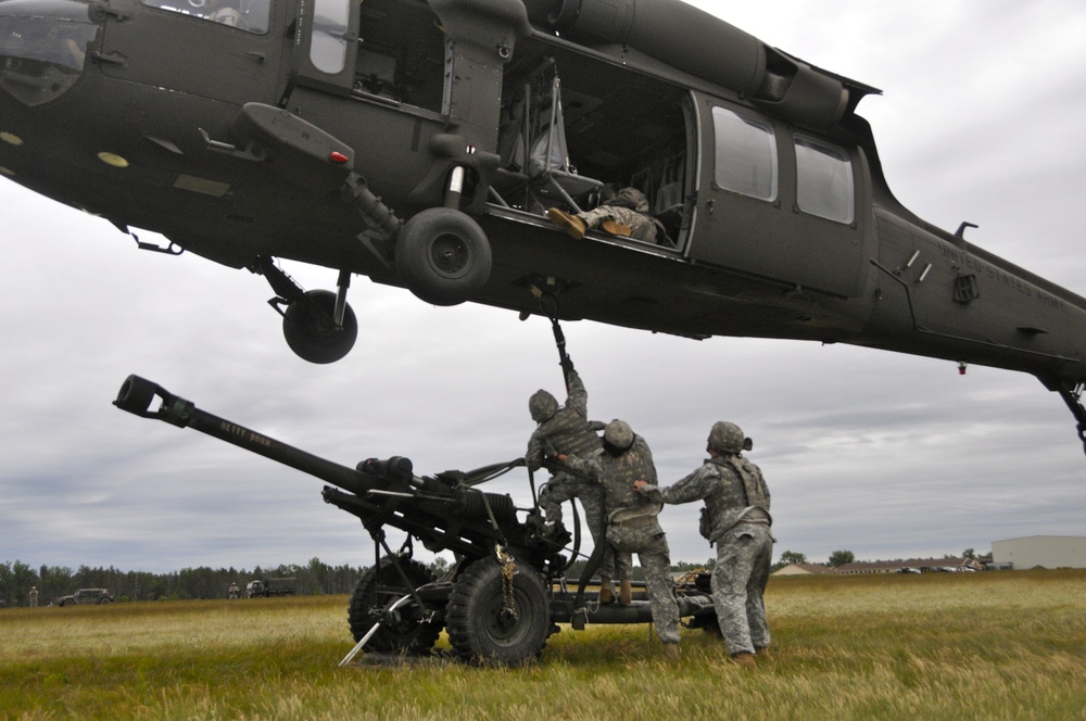 Black Hawks lift artillery