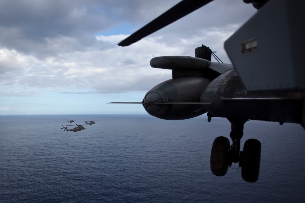 HMH-463 Lifts a Battalion Out of Combat Evaluation on Oahu