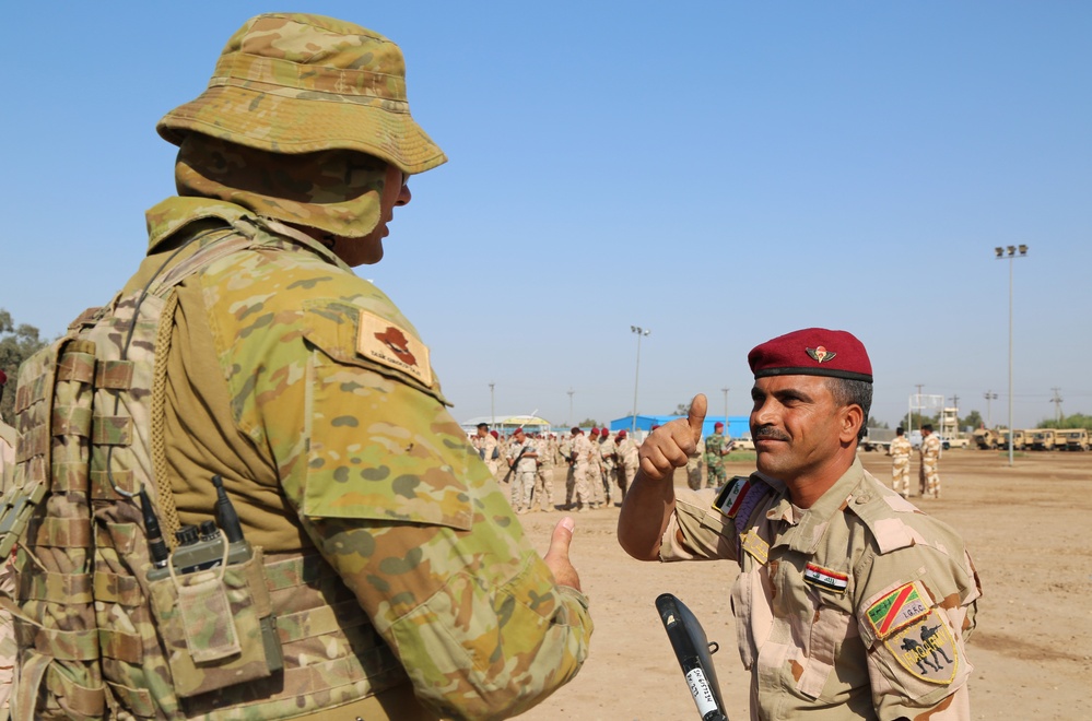 Coalition issues M16 rifles to Iraqi soldiers