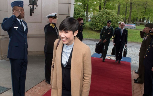 SD hosts counter-ISIL meetings at EUCOM