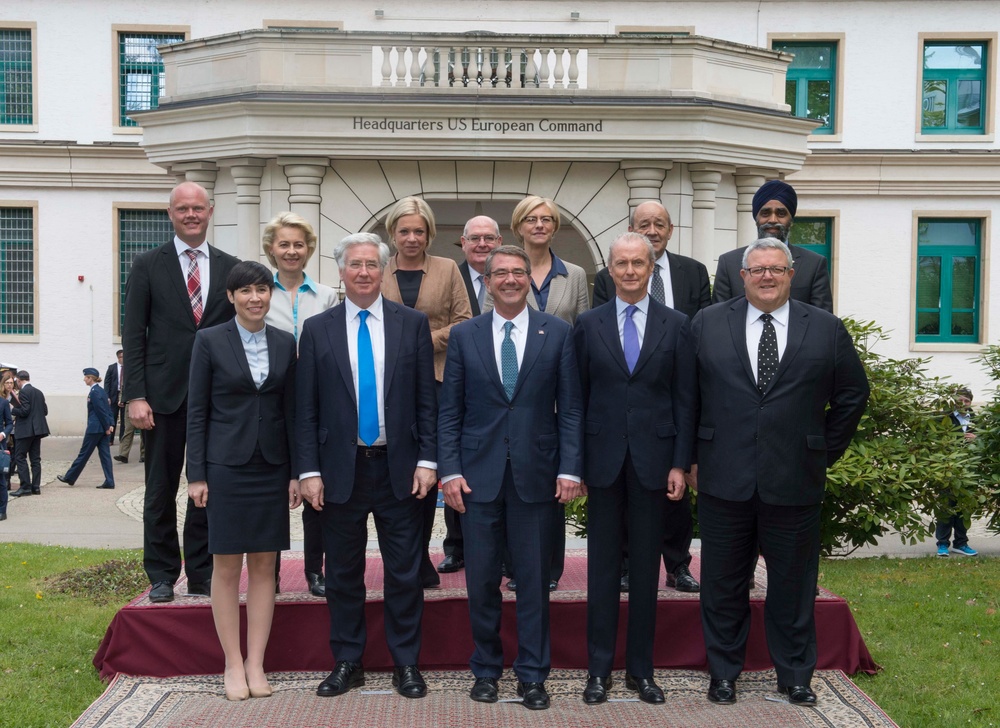 SD hosts counter-ISIL meetings at EUCOM