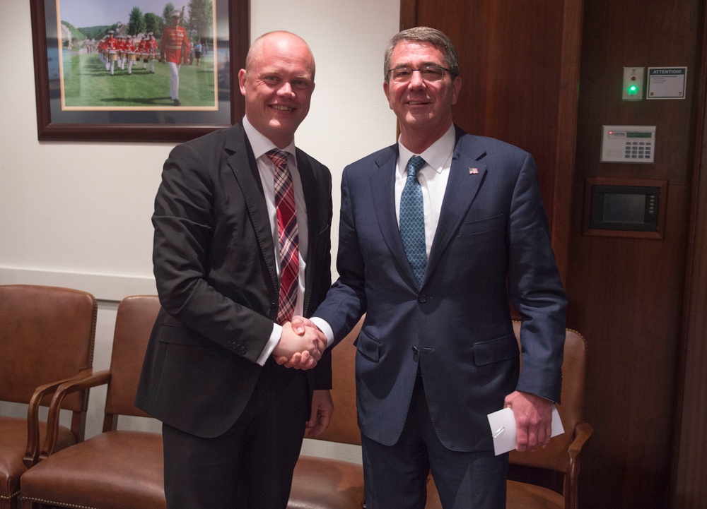 SD hosts counter-ISIL meetings at EUCOM