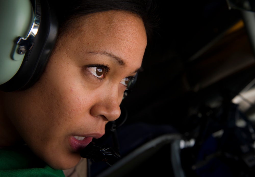 340th EARS refuels F-16s