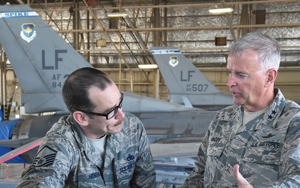 Lone Star Gunfighters navigate challenges to produce F-16 pilots