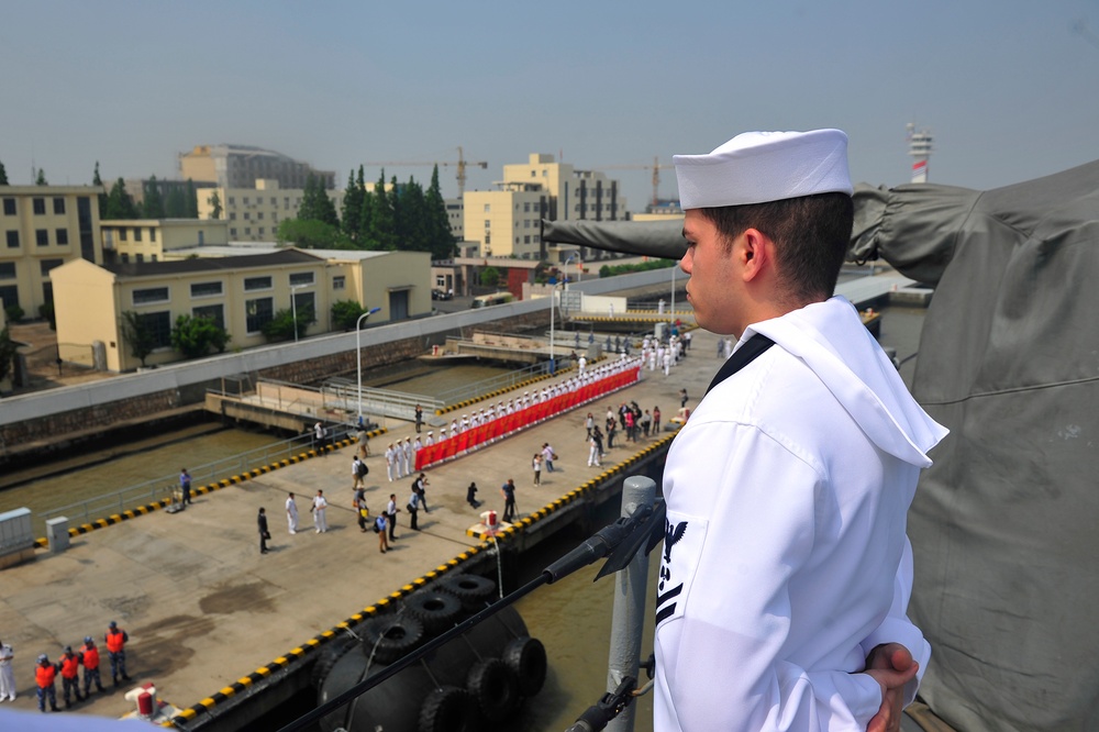 7th Fleet Flagship Arrives in Shanghai