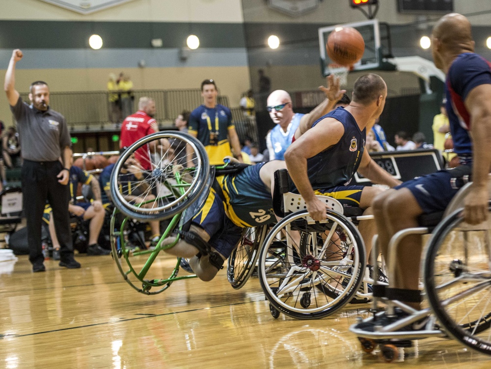 Team US, Australia clash in 2016 Invictus Games wheelchair basketball