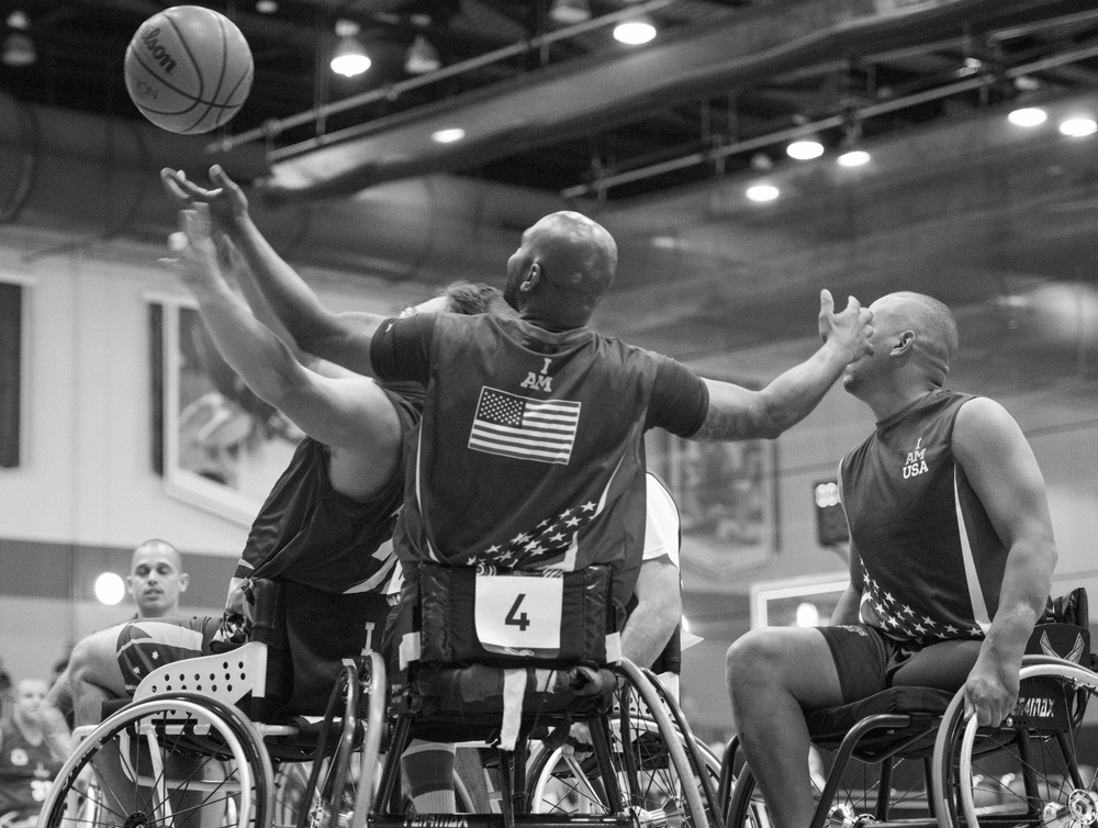 Team US, Australia clash in 2016 Invictus Games wheelchair basketball