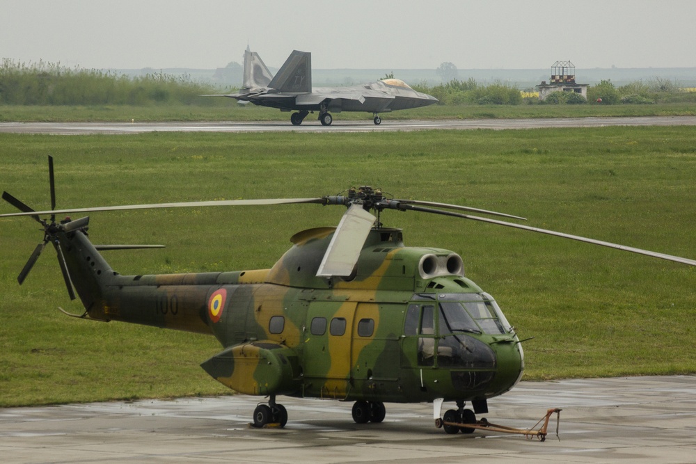BSRF: 1st time F-22 Raptor visits Romania