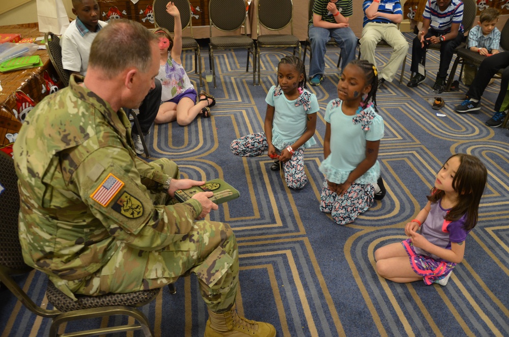 88th RSC commanding general meets military children’s curiosity with openness and honesty during Yellow Ribbon “Soldier Speak”