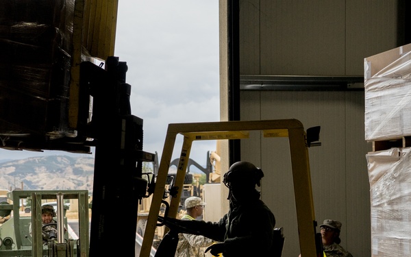 Army Reserve Quartermaster Soldiers feed the force at WAREX 16