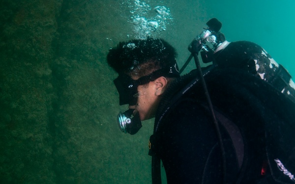 CTG 56.1 Conducts AT/FP Dives