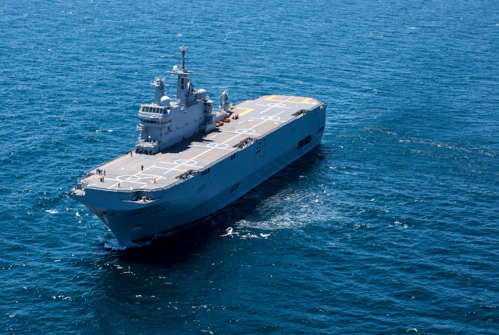 SPMAGTF-CR-AF Ospreys land on French Ship BPC Dixmude
