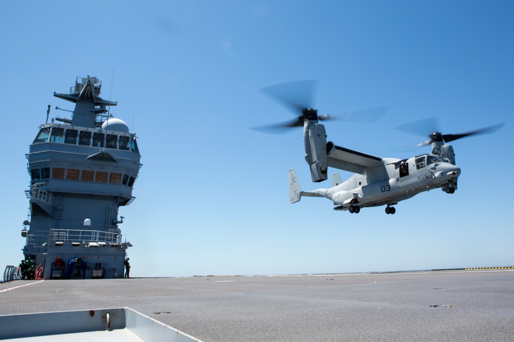 SPMAGTF-CR-AF Ospreys land on French Ship BPC Dixmude