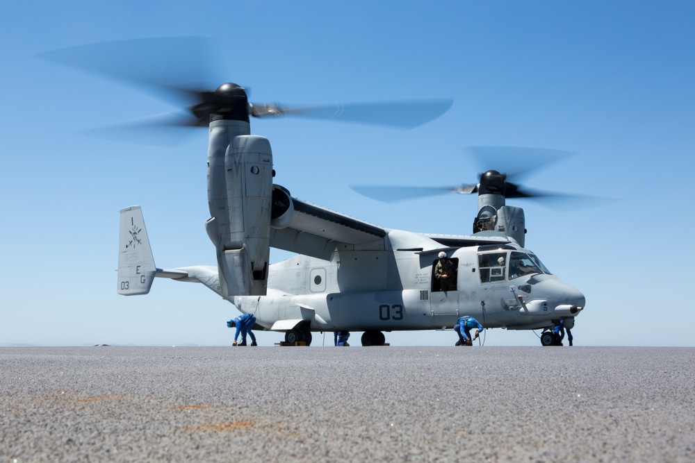 SPMAGTF-CR-AF Ospreys land on French Ship BPC Dixmude