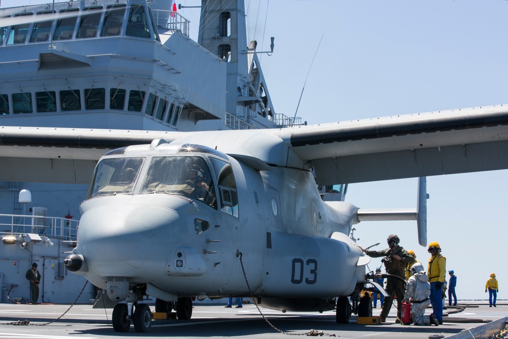 SPMAGTF-CR-AF Ospreys land on French Ship BPC Dixmude