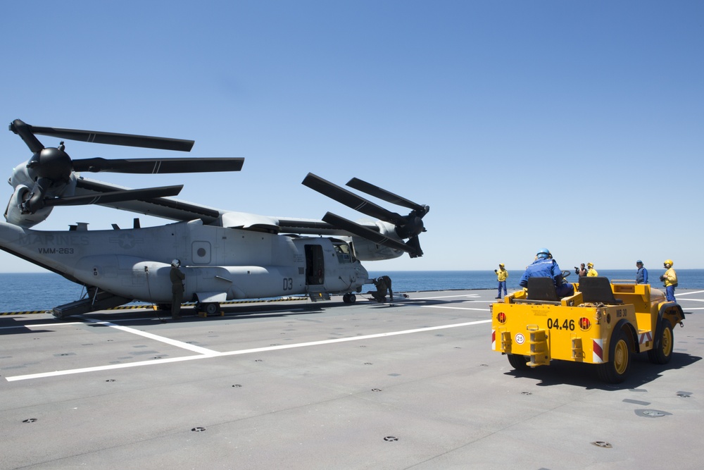 SPMAGTF-CR-AF Ospreys land on French Ship BPC Dixmude
