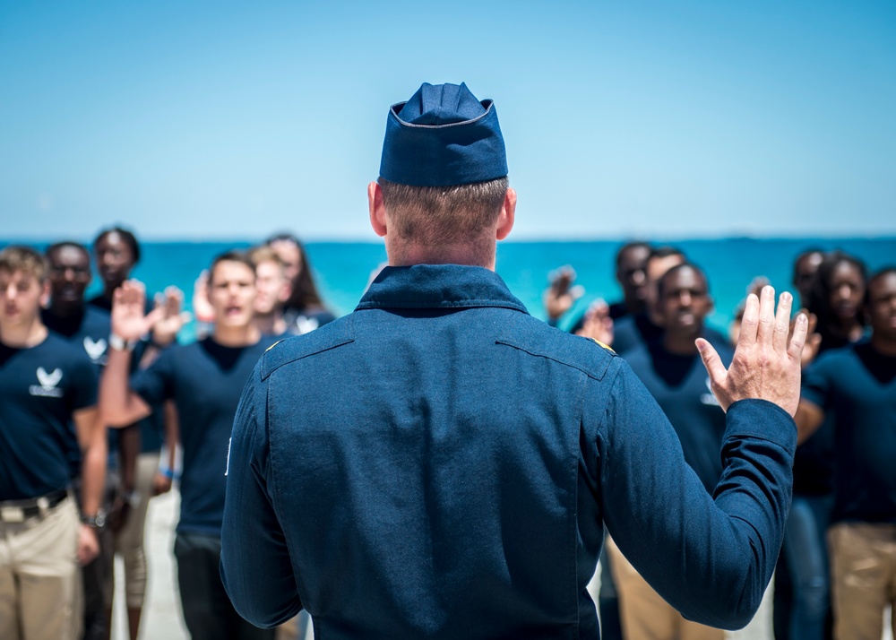 Thunderbirds perform at the Fort Lauderdale Airshow