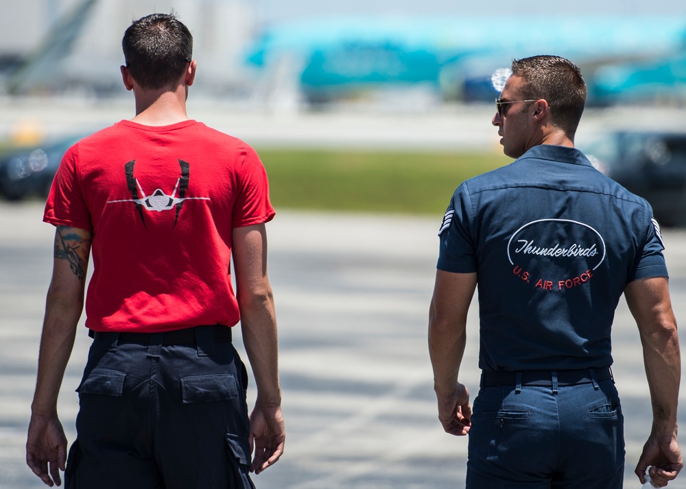 Thunderbirds perform at the Fort Lauderdale Airshow