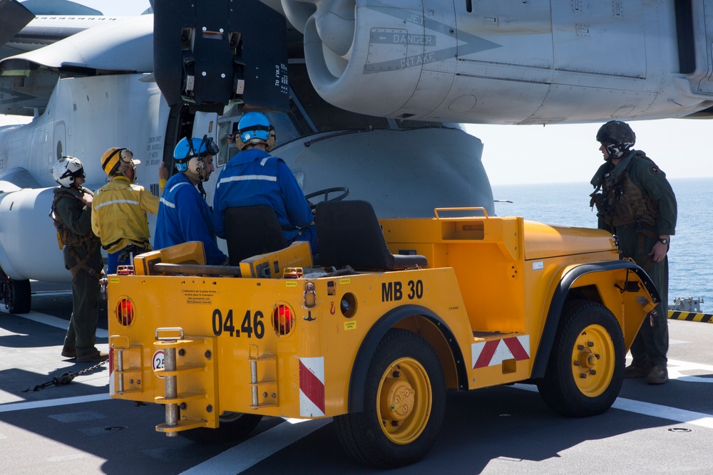 SPMAGTF-CR-AF Ospreys land on French Ship BPC Dixmude