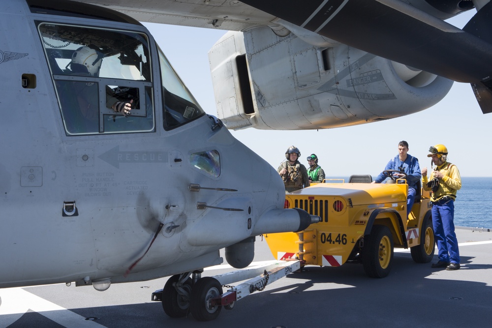 SPMAGTF-CR-AF Ospreys land on French Ship BPC Dixmude