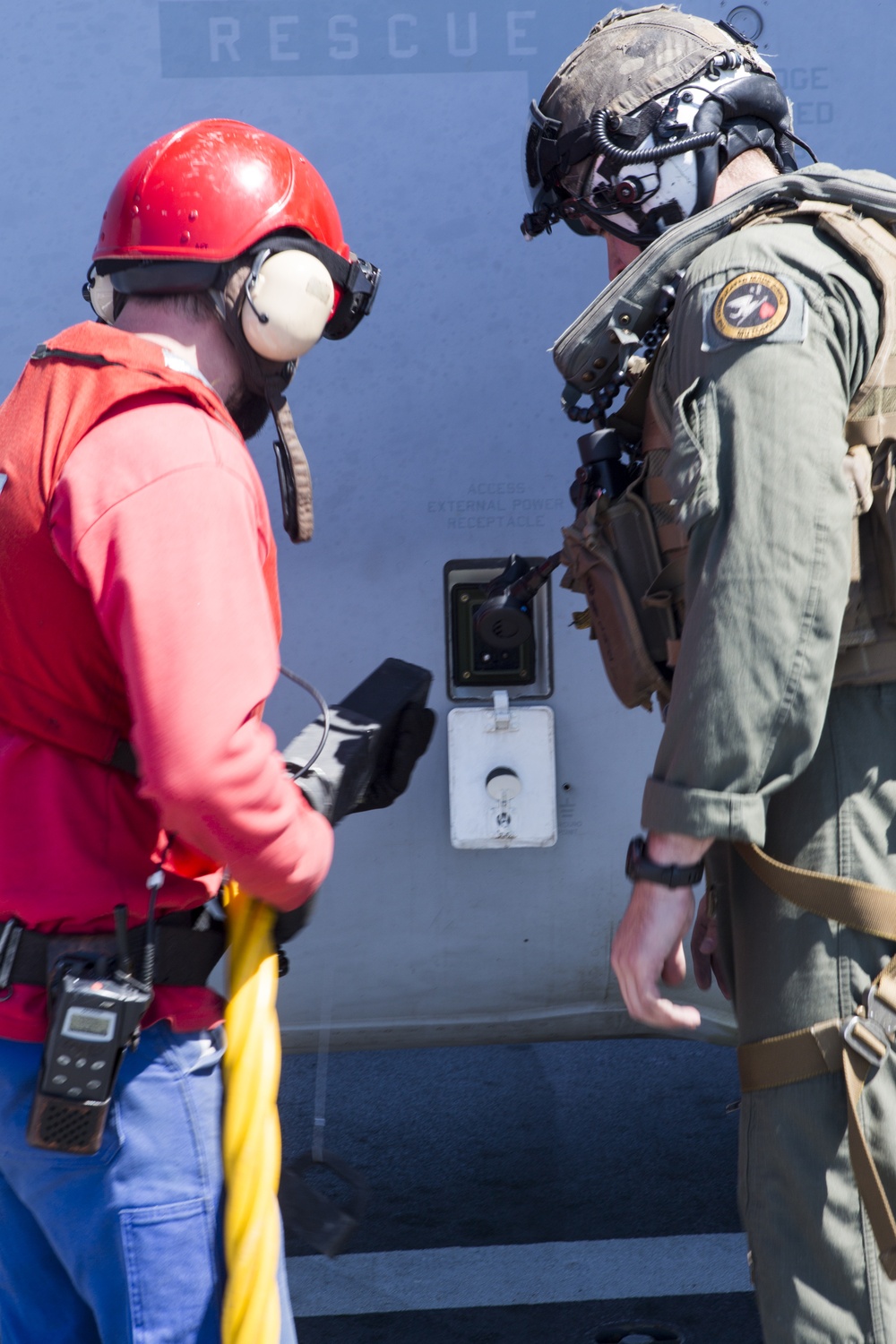 SPMAGTF-CR-AF Ospreys land on French Ship BPC Dixmude