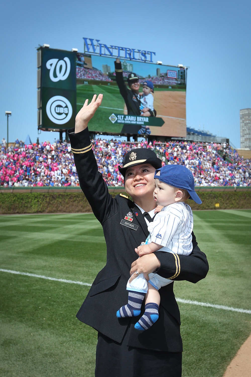 DVIDS - News - Army Reserve Soldier receives honor at Chicago Cubs