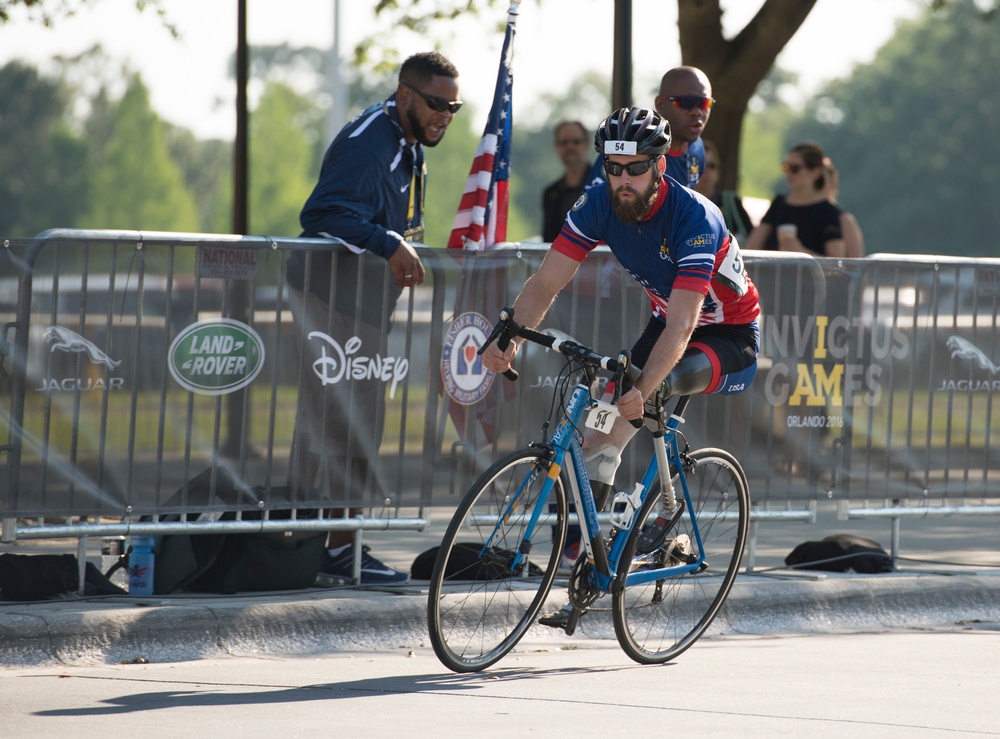 US Team competes in cycling during Invictus Games 2016