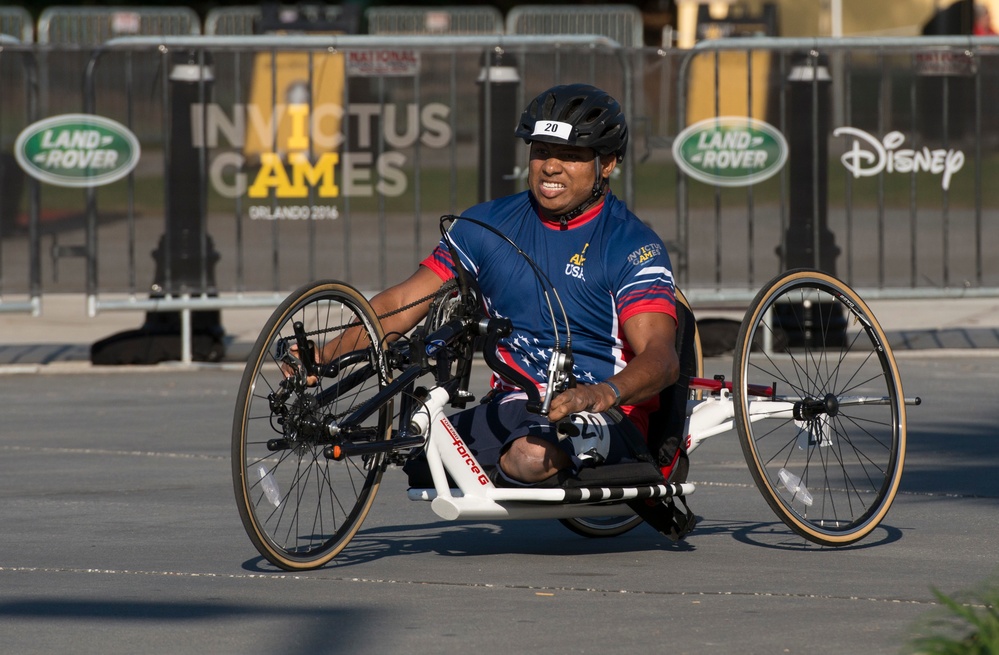 US Team competes in cycling during Invictus Games 2016