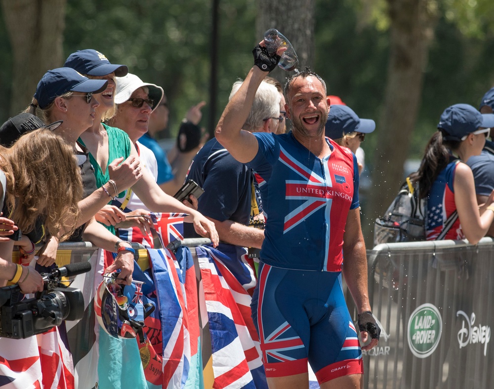 US Team competes in cycling during Invictus Games 2016