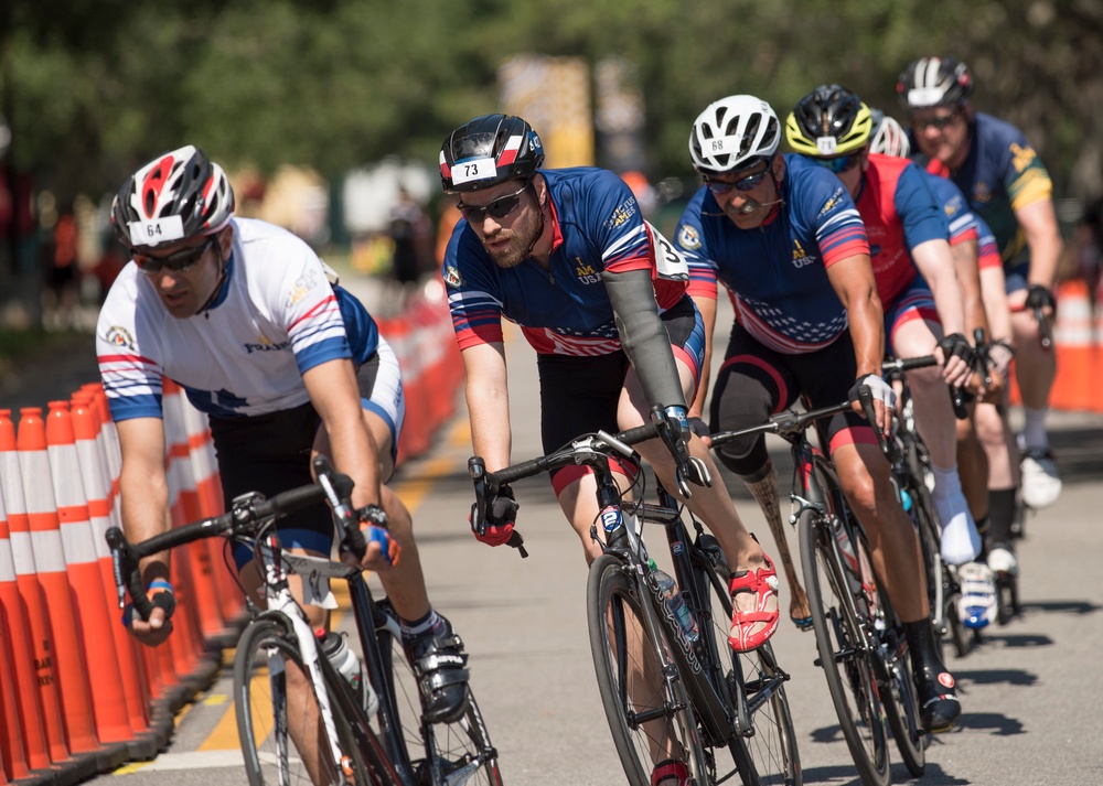 US Team competes in cycling during Invictus Games 2016