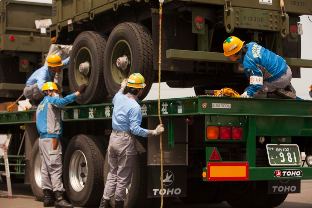 Japanese embarkation contractors unload cargo for Artillery Relocation Training Program 16-1