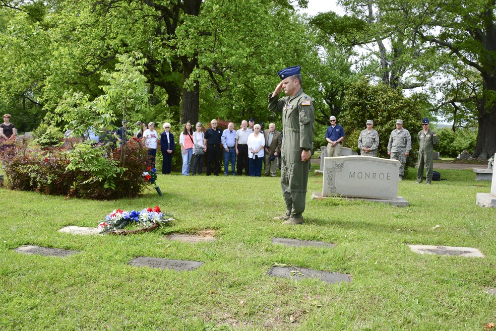 Airmen Remembered During Graveside Ceremony