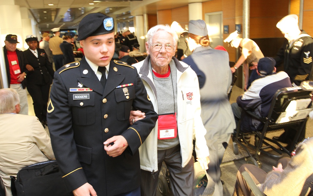 HHBN, I Corps help Honor Flight veterans